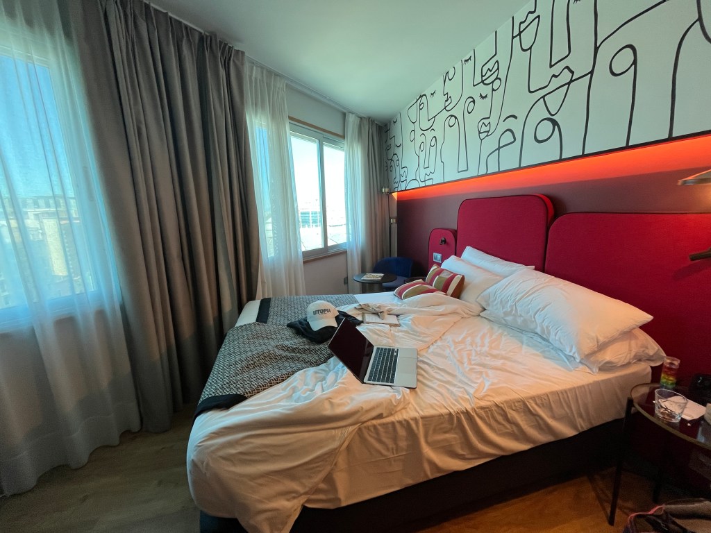 #1 travel hack: Get a day&nbsp;room